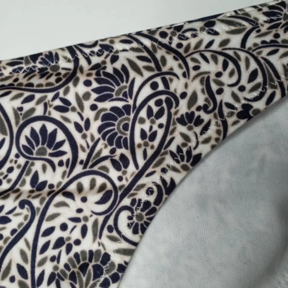 Athleta Bikini‎ Bottoms S White Black Taupe Floral Print
